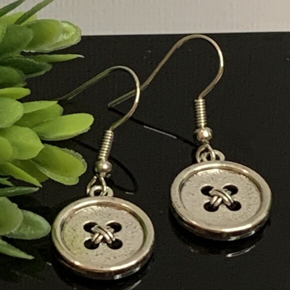 Button Earring, Sewing Earring, Sewing Jewelry, Quilting Earring, Gift Idea - Picture 1 of 4